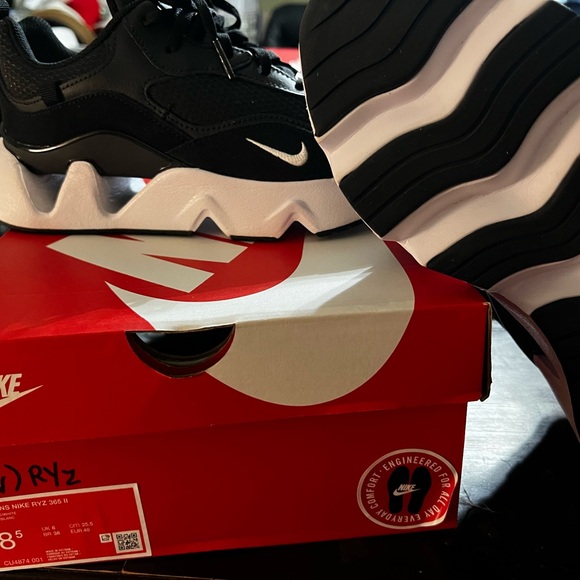 Nike Women's Ryz 365 2 Black and White Athletic Shoes - size 8.5 - Picture 7 of 9